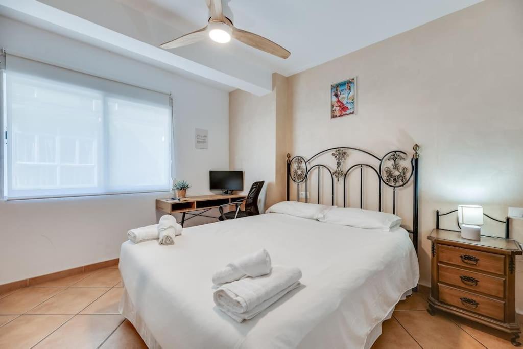 Encantador Apartamento Cerca Del Mar Малага Экстерьер фото