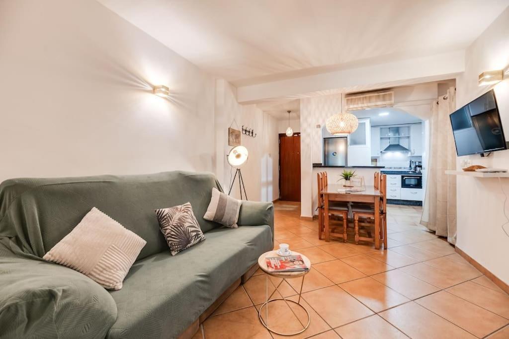 Encantador Apartamento Cerca Del Mar Малага Экстерьер фото